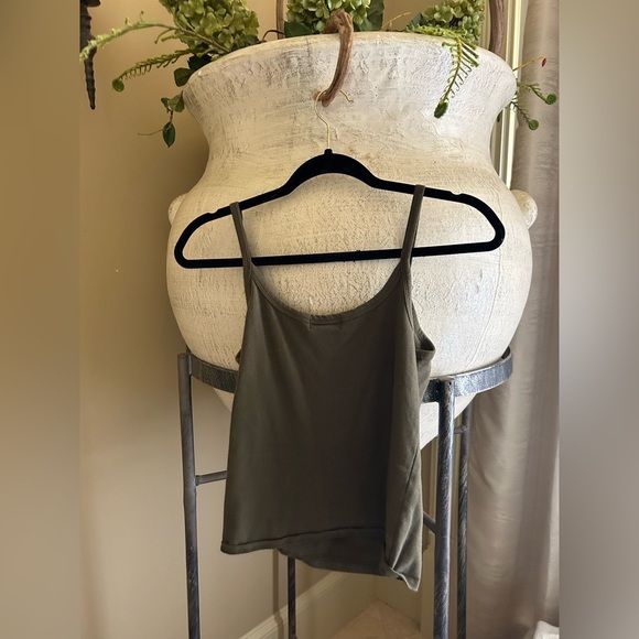 Forest green tank top 🥞 - Picture 3 of 3